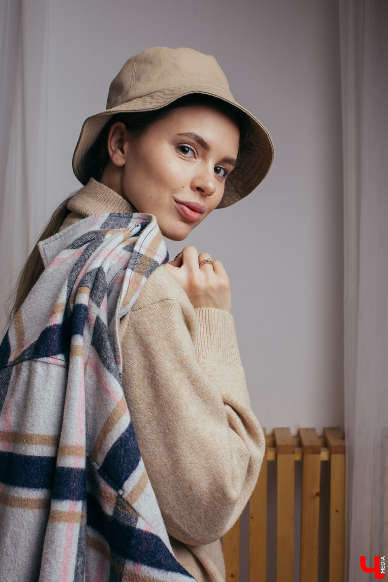 Лейсан Перова — и блогер, и стилист, и модная мама. В ее гардеробе масса стильных аутфитов, но специально для нашего издания она выбрала три свои самые любимые