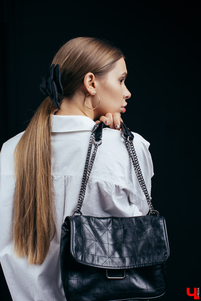 Лейсан Перова — и блогер, и стилист, и модная мама. В ее гардеробе масса стильных аутфитов, но специально для нашего издания она выбрала три свои самые любимые