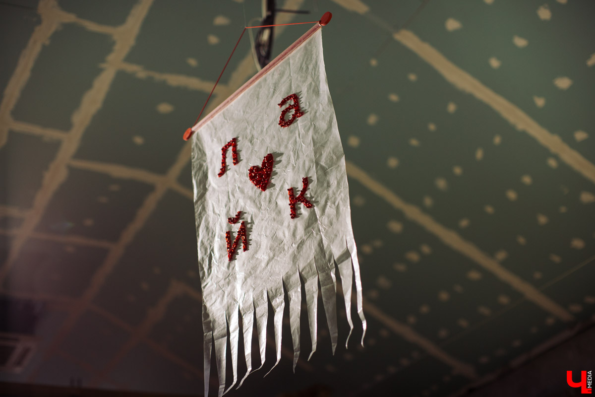 Выставка во владимирском ЦСК «Флигель» не только предсказывает будущее, но и дает общее представление о современном искусстве в России. Что пророчат работы известных молодых авторов, участников крупных проектов главных музеев страны?