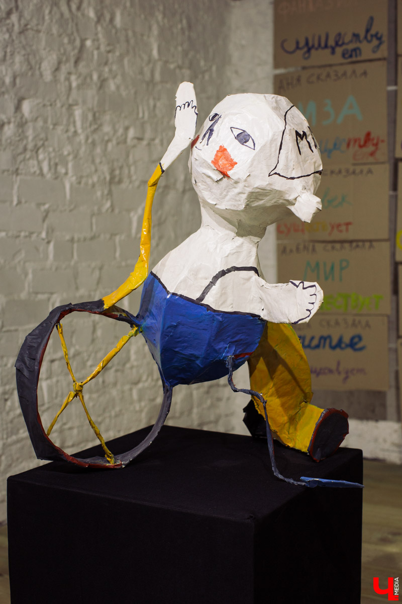 Выставка во владимирском ЦСК «Флигель» не только предсказывает будущее, но и дает общее представление о современном искусстве в России. Что пророчат работы известных молодых авторов, участников крупных проектов главных музеев страны?