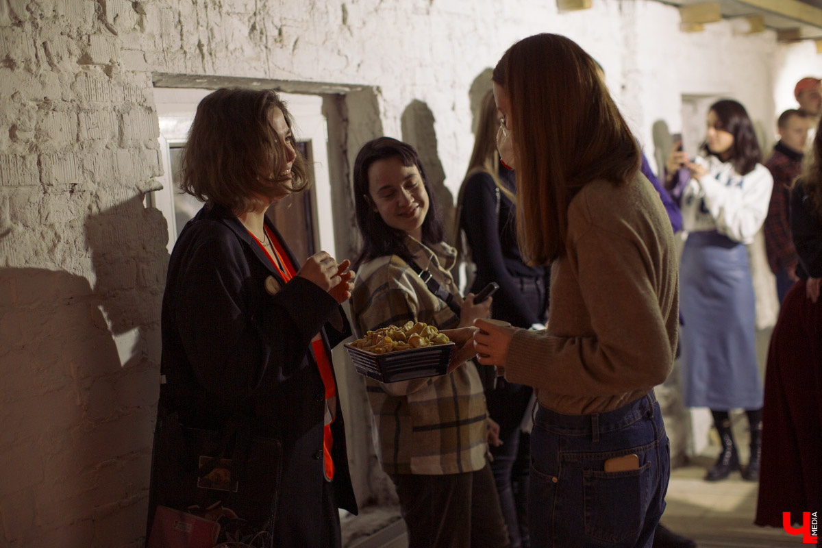 Выставка во владимирском ЦСК «Флигель» не только предсказывает будущее, но и дает общее представление о современном искусстве в России. Что пророчат работы известных молодых авторов, участников крупных проектов главных музеев страны?