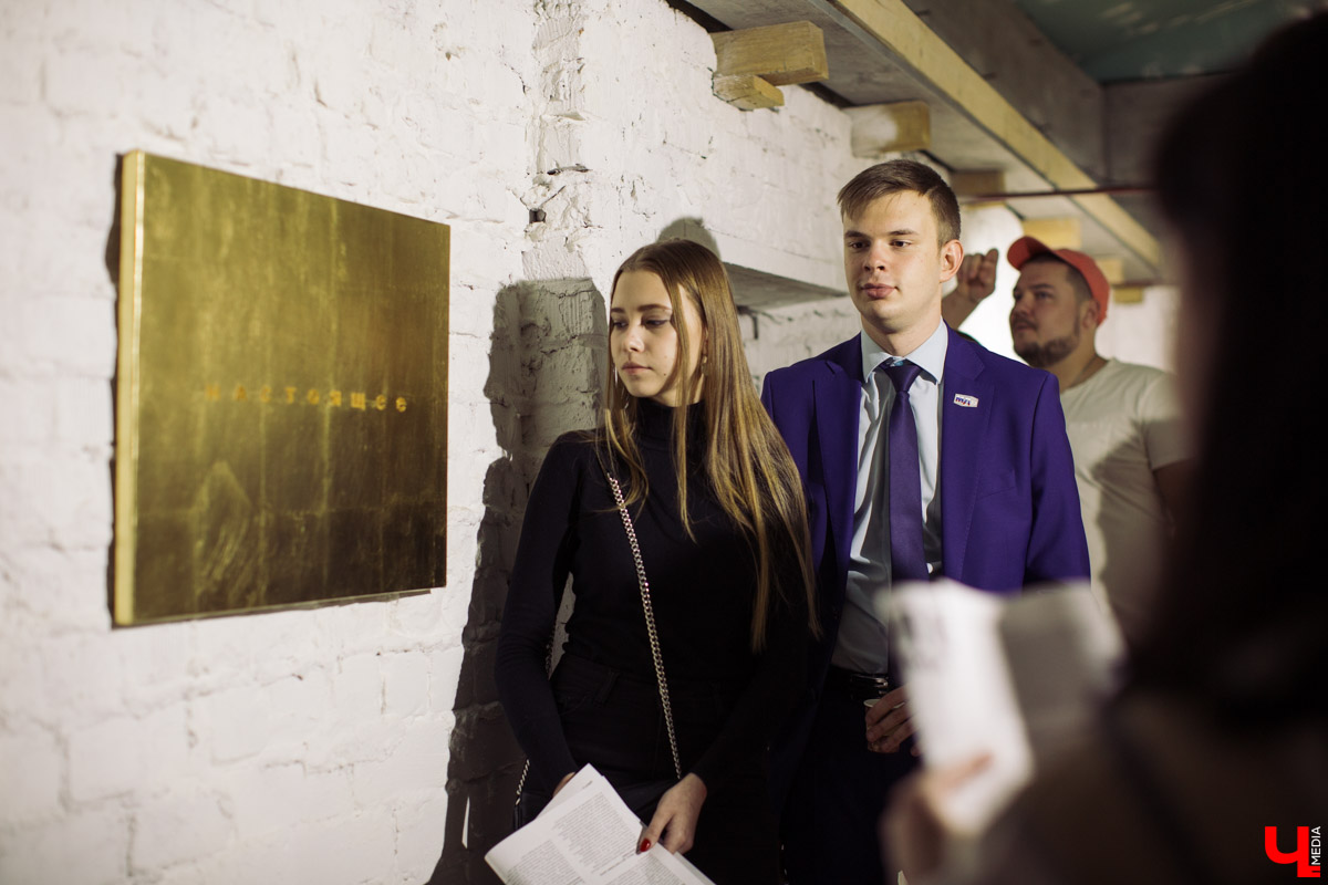 Выставка во владимирском ЦСК «Флигель» не только предсказывает будущее, но и дает общее представление о современном искусстве в России. Что пророчат работы известных молодых авторов, участников крупных проектов главных музеев страны?