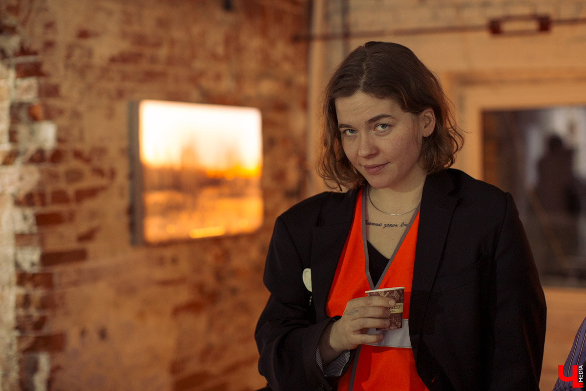 Выставка во владимирском ЦСК «Флигель» не только предсказывает будущее, но и дает общее представление о современном искусстве в России. Что пророчат работы известных молодых авторов, участников крупных проектов главных музеев страны?