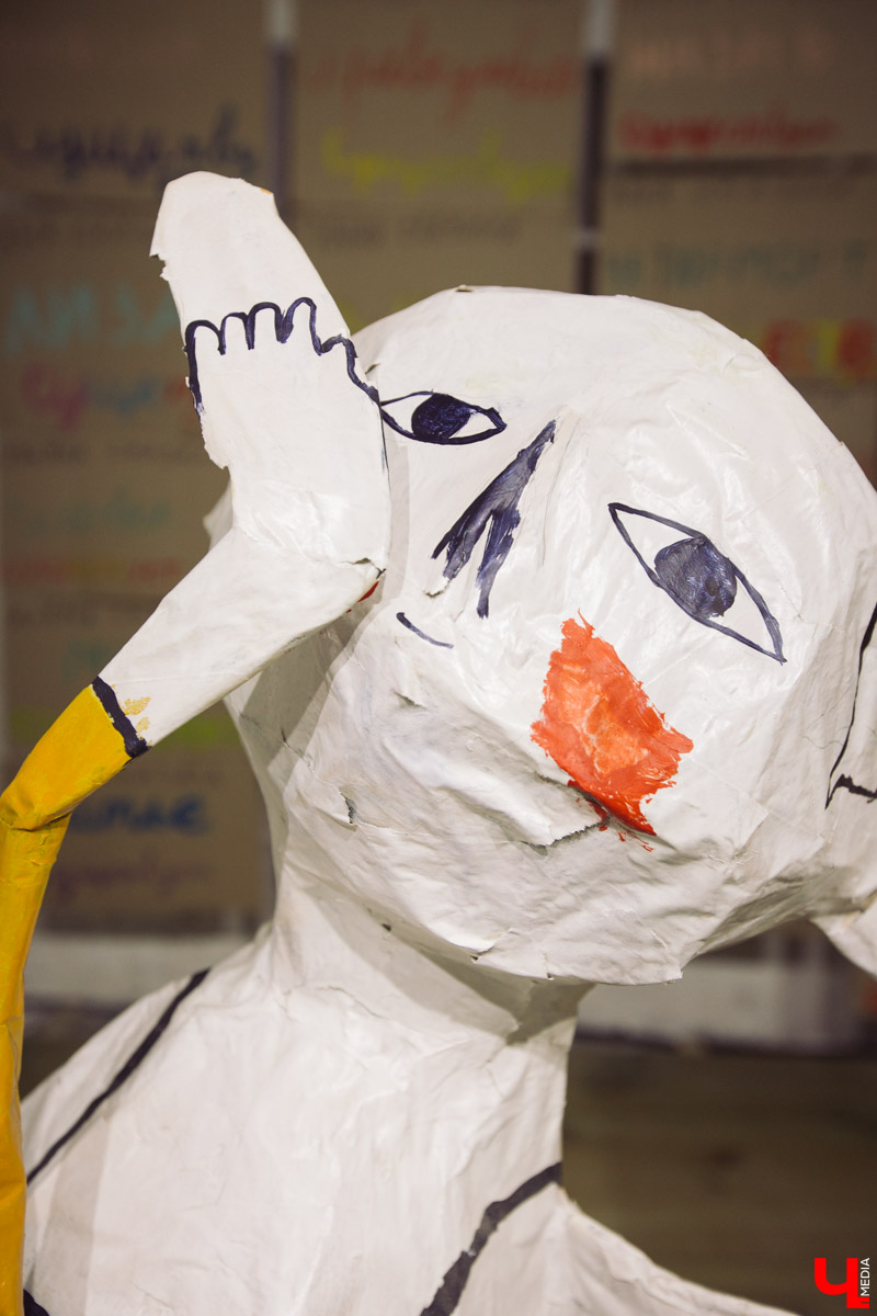 Выставка во владимирском ЦСК «Флигель» не только предсказывает будущее, но и дает общее представление о современном искусстве в России. Что пророчат работы известных молодых авторов, участников крупных проектов главных музеев страны?