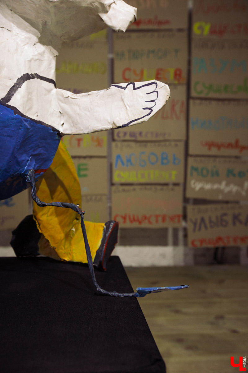 Выставка во владимирском ЦСК «Флигель» не только предсказывает будущее, но и дает общее представление о современном искусстве в России. Что пророчат работы известных молодых авторов, участников крупных проектов главных музеев страны?