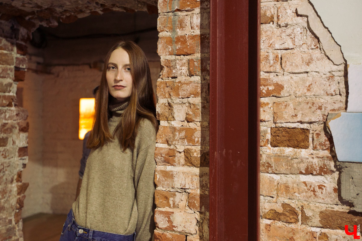 Выставка во владимирском ЦСК «Флигель» не только предсказывает будущее, но и дает общее представление о современном искусстве в России. Что пророчат работы известных молодых авторов, участников крупных проектов главных музеев страны?