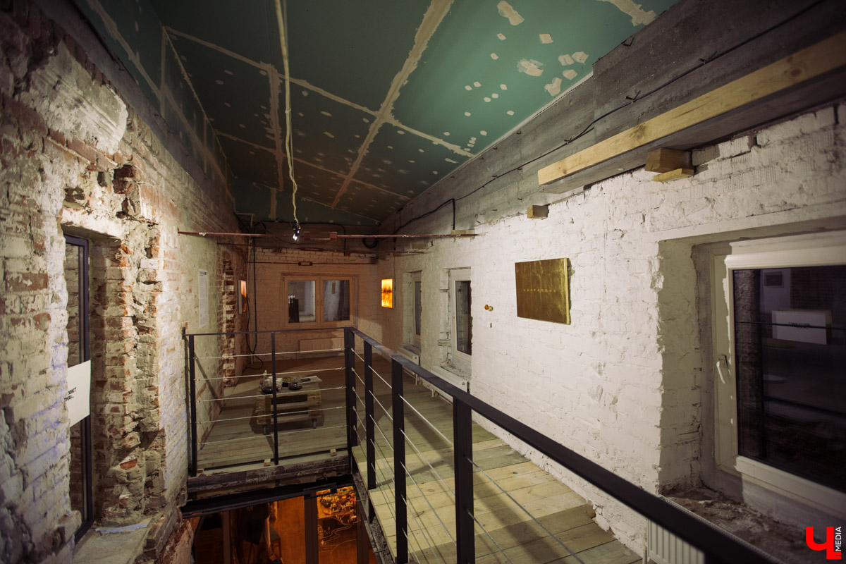 Выставка во владимирском ЦСК «Флигель» не только предсказывает будущее, но и дает общее представление о современном искусстве в России. Что пророчат работы известных молодых авторов, участников крупных проектов главных музеев страны?