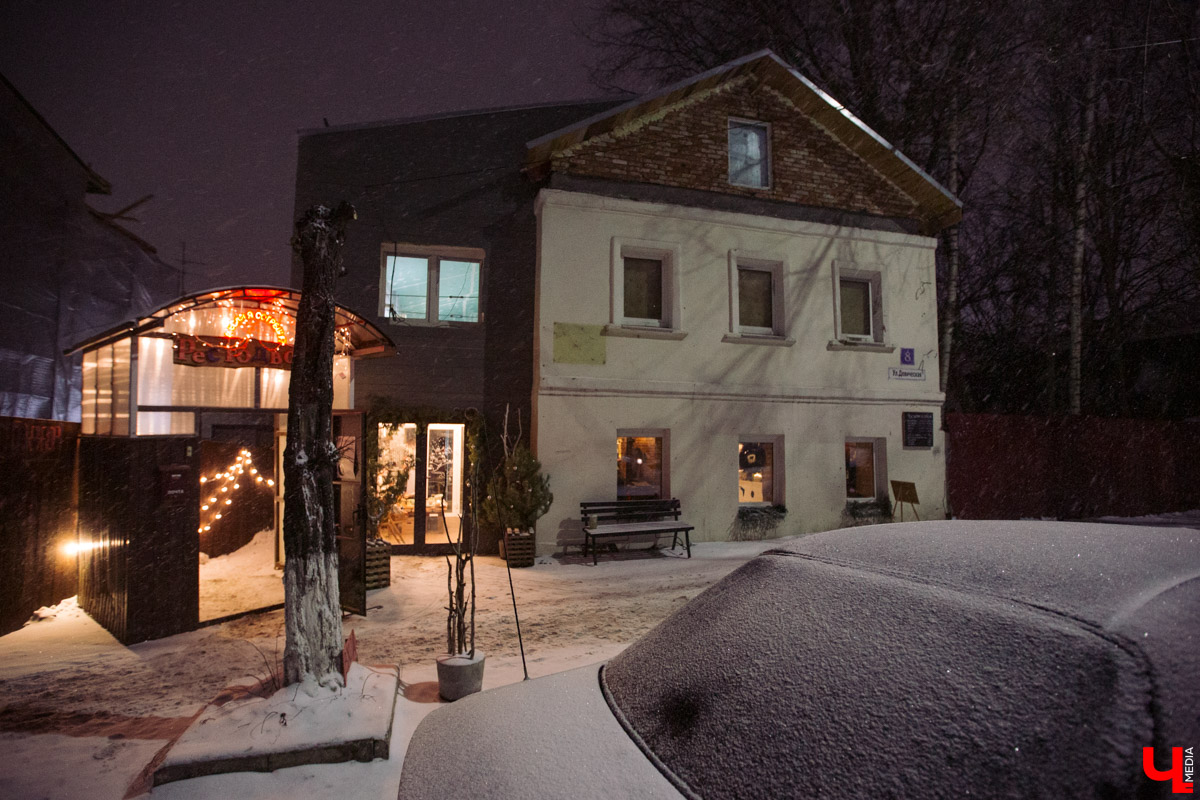 Выставка во владимирском ЦСК «Флигель» не только предсказывает будущее, но и дает общее представление о современном искусстве в России. Что пророчат работы известных молодых авторов, участников крупных проектов главных музеев страны?