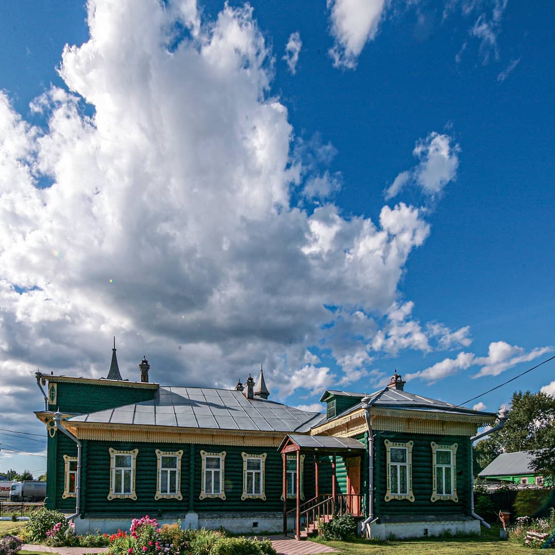 Заброшенные храмы, невероятной красоты здания и города. Знакомимся с Владимирской областью, какой ее видят известные тревел-блогеры.