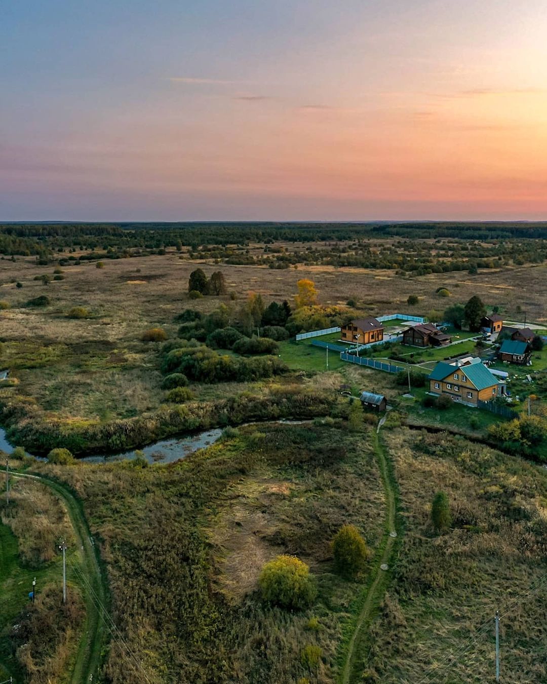 Заброшенные храмы, невероятной красоты здания и города. Знакомимся с Владимирской областью, какой ее видят известные тревел-блогеры.