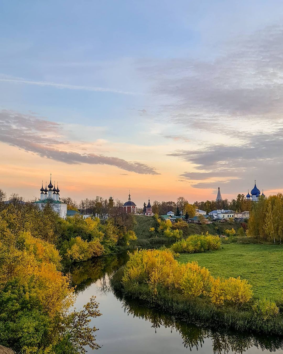 Заброшенные храмы, невероятной красоты здания и города. Знакомимся с Владимирской областью, какой ее видят известные тревел-блогеры.