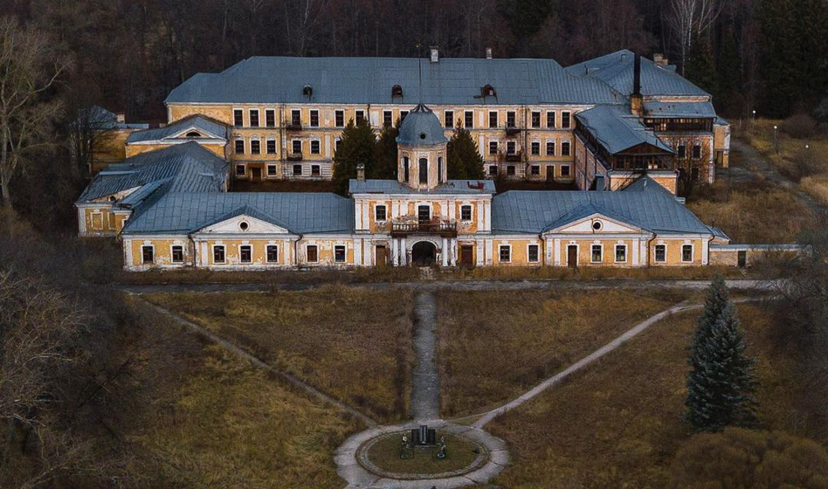 Заброшенные храмы, невероятной красоты здания и города. Знакомимся с Владимирской областью, какой ее видят известные тревел-блогеры.