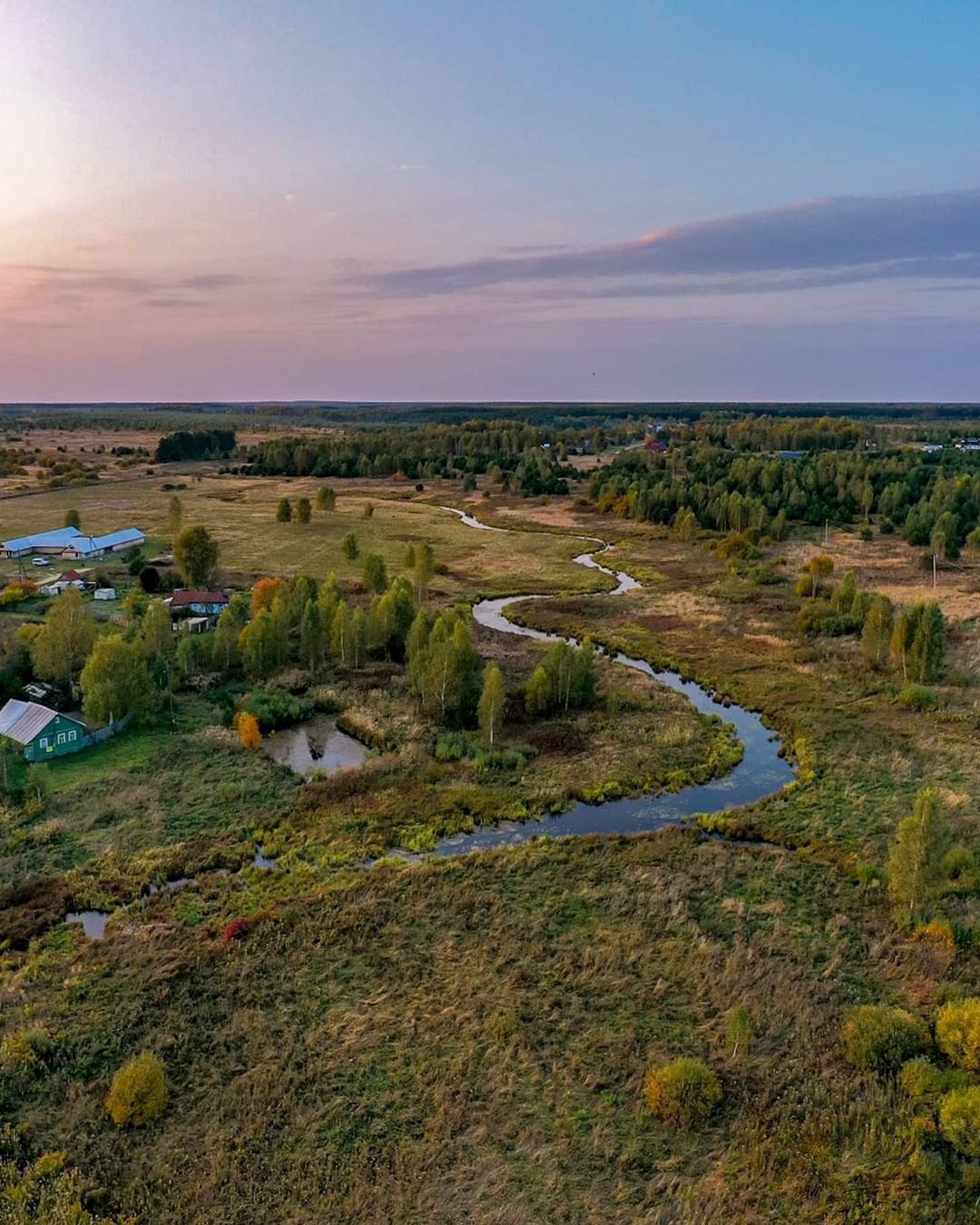 Заброшенные храмы, невероятной красоты здания и города. Знакомимся с Владимирской областью, какой ее видят известные тревел-блогеры.