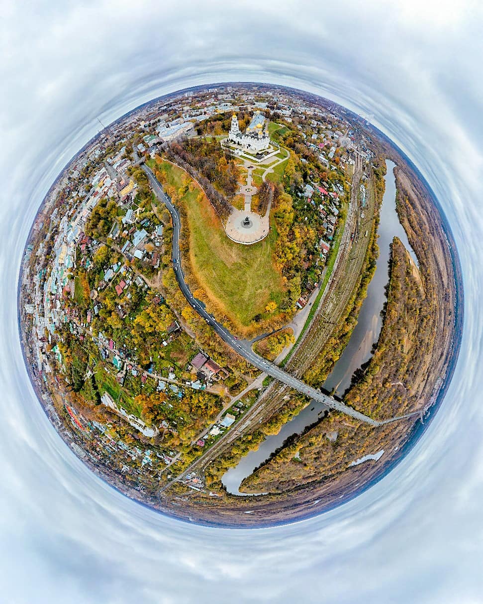 Заброшенные храмы, невероятной красоты здания и города. Знакомимся с Владимирской областью, какой ее видят известные тревел-блогеры.