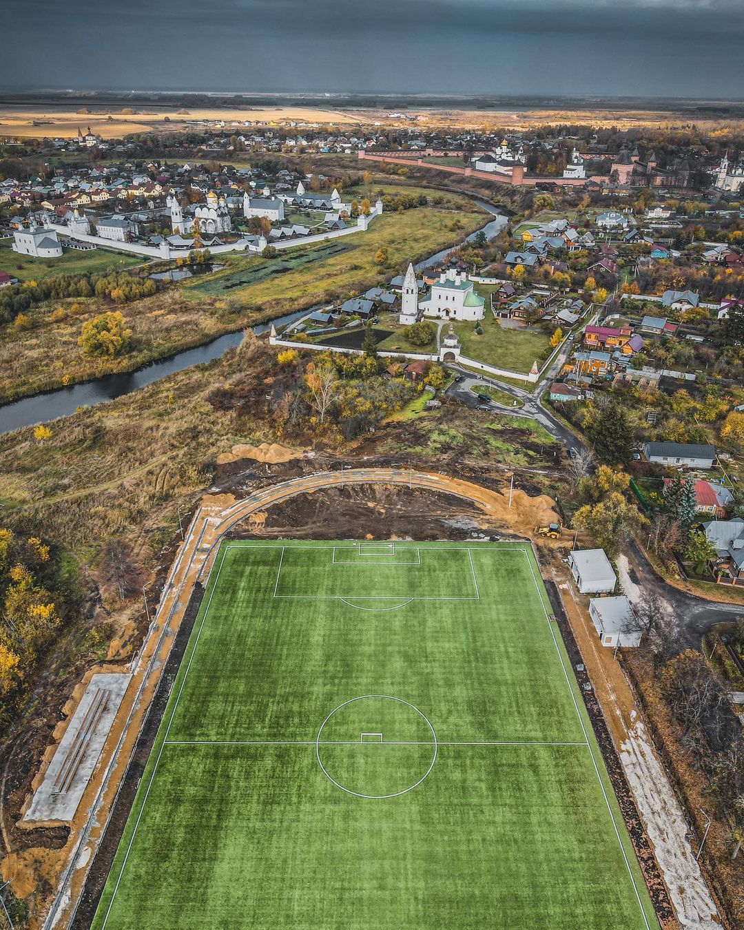 Заброшенные храмы, невероятной красоты здания и города. Знакомимся с Владимирской областью, какой ее видят известные тревел-блогеры.