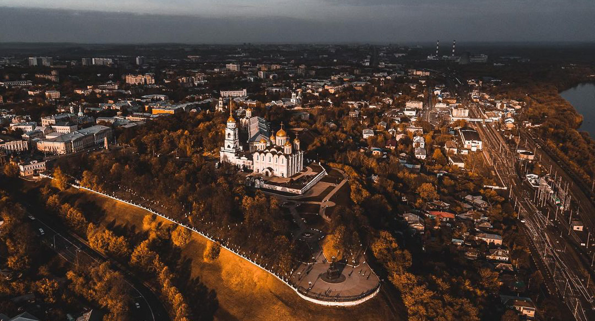 Заброшенные храмы, невероятной красоты здания и города. Знакомимся с Владимирской областью, какой ее видят известные тревел-блогеры.