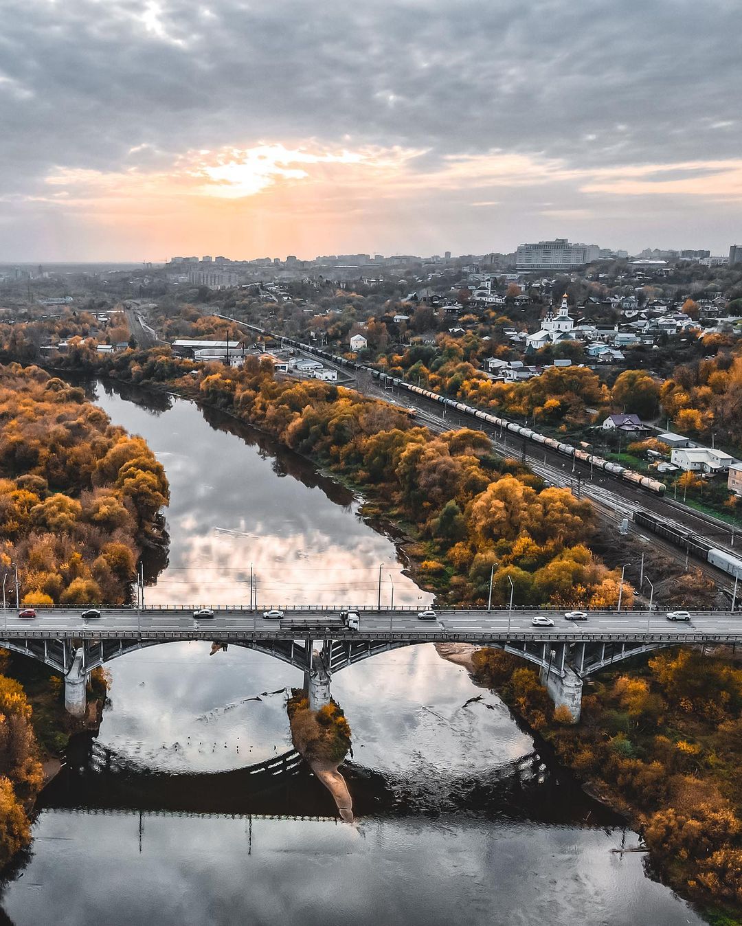 Заброшенные храмы, невероятной красоты здания и города. Знакомимся с Владимирской областью, какой ее видят известные тревел-блогеры.