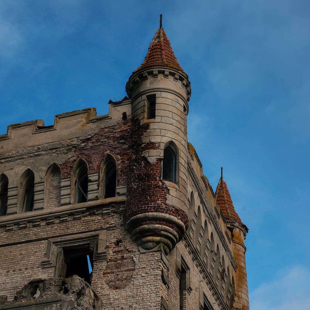 Заброшенные храмы, невероятной красоты здания и города. Знакомимся с Владимирской областью, какой ее видят известные тревел-блогеры.