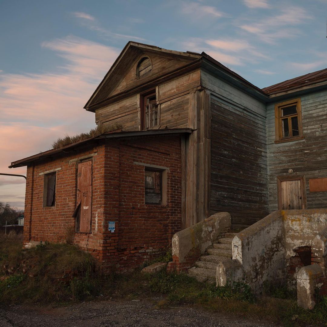 Заброшенные храмы, невероятной красоты здания и города. Знакомимся с Владимирской областью, какой ее видят известные тревел-блогеры.