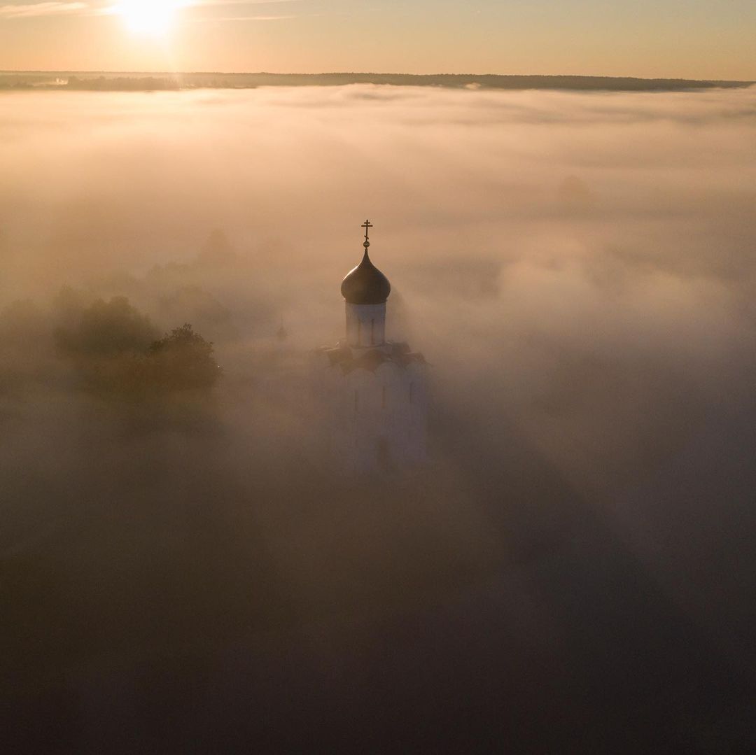 Заброшенные храмы, невероятной красоты здания и города. Знакомимся с Владимирской областью, какой ее видят известные тревел-блогеры.