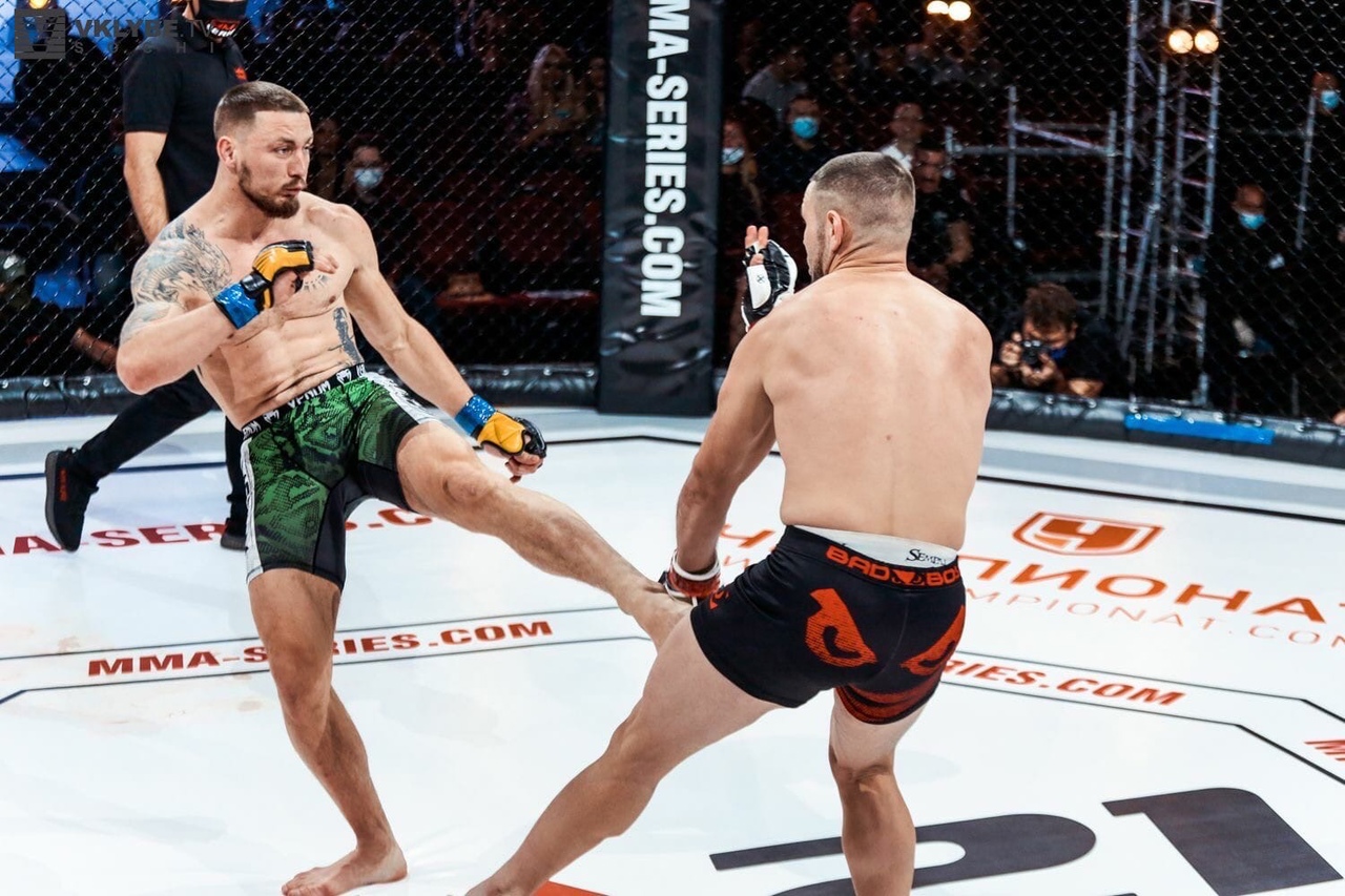 Сергей Бобрышев - восходящая звезда ММА. Эксперты назвали его новым Конором Макгрегором. Мы пообщались со спортсменом о его карьере.