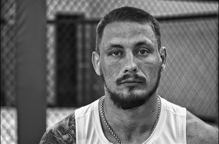 Сергей Бобрышев - восходящая звезда ММА. Эксперты назвали его новым Конором Макгрегором. Мы пообщались со спортсменом о его карьере.