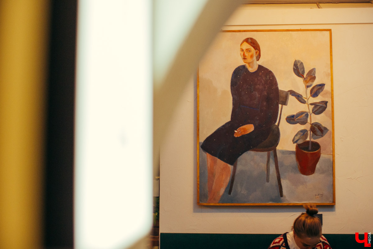 В конце декабря магазин уличной одежды N1KE7UP отметил десятилетие, а год назад его команда основала рестобар «22А». Почему эта тусовка так популярна?