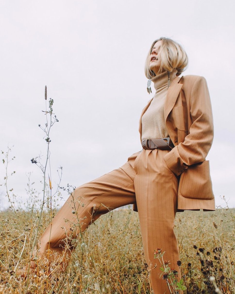 Эти девушки умеют создавать тусовку во владимирских клубах и заведениях! Узнаем, как хрупким барышням пришло в голову стать диджеями и как технически они это осуществили.