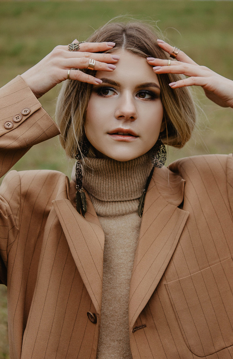 Эти девушки умеют создавать тусовку во владимирских клубах и заведениях! Узнаем, как хрупким барышням пришло в голову стать диджеями и как технически они это осуществили.