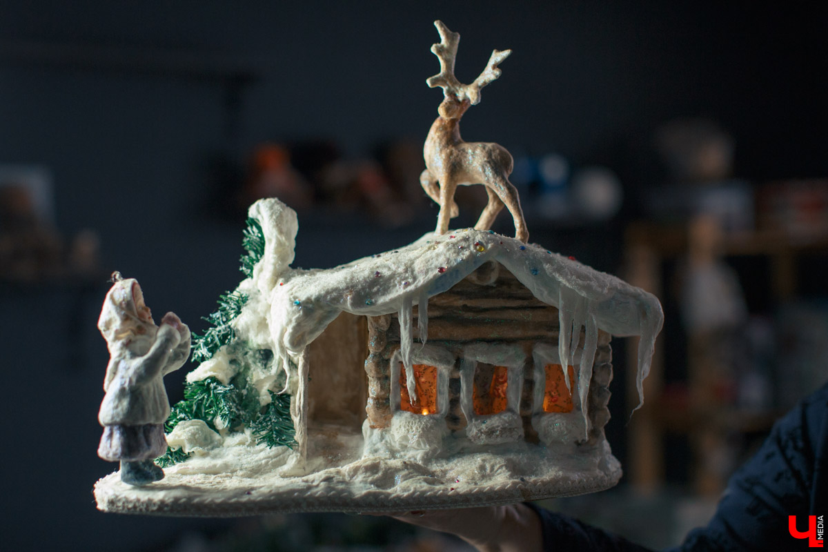 Татьяна Рюмина создает чудесные игрушки из ваты уже пятый год. Технология похожа на старинную, но ПВА, роспись акрилом и акварелью выводят украшения на новый уровень!