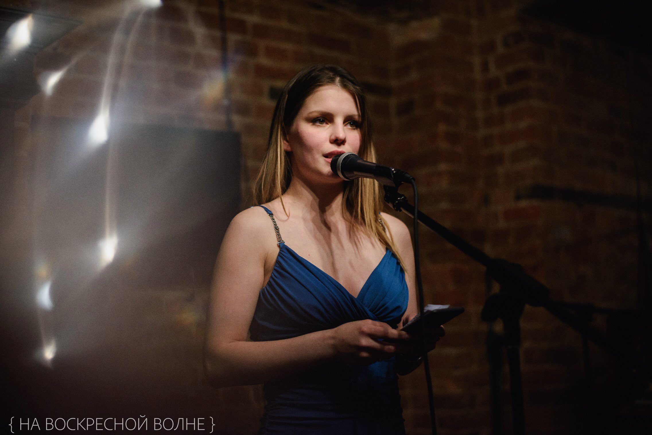 История о том, как в одной хрупкой девушке уживаются потомственная бизнесвумен и признанная поэтесса.