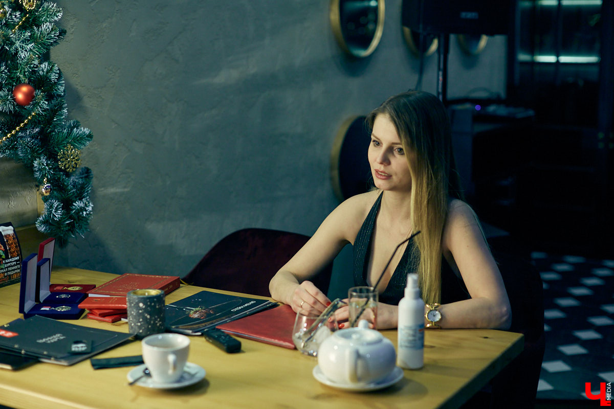 История о том, как в одной хрупкой девушке уживаются потомственная бизнесвумен и признанная поэтесса.