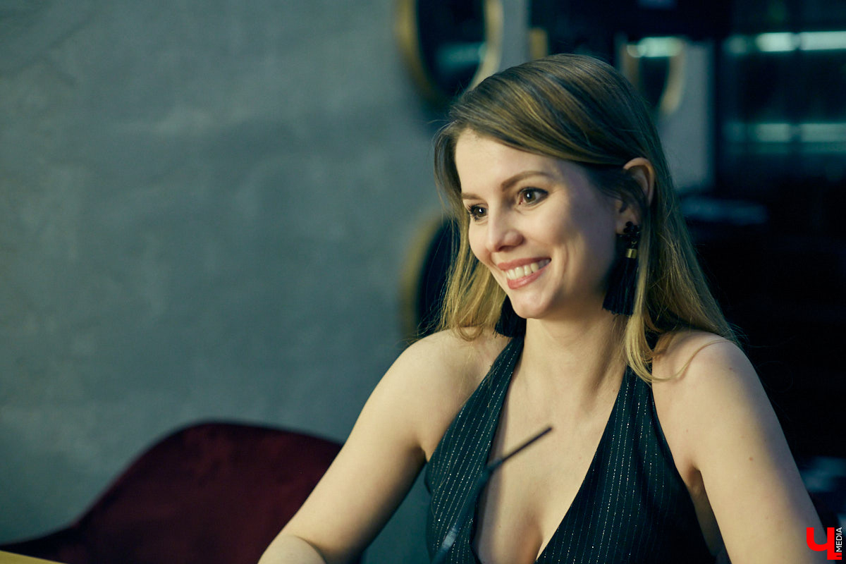 История о том, как в одной хрупкой девушке уживаются потомственная бизнесвумен и признанная поэтесса.