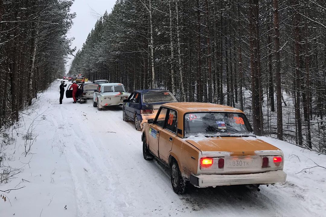 Под Владимиром спортсмены устраивают удивительно зрелищный ралли, для которого придумали специальное определение - дуэльная гонка.