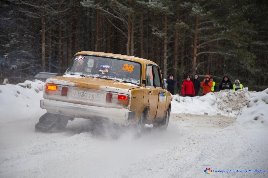 Под Владимиром спортсмены устраивают удивительно зрелищный ралли, для которого придумали специальное определение - дуэльная гонка.