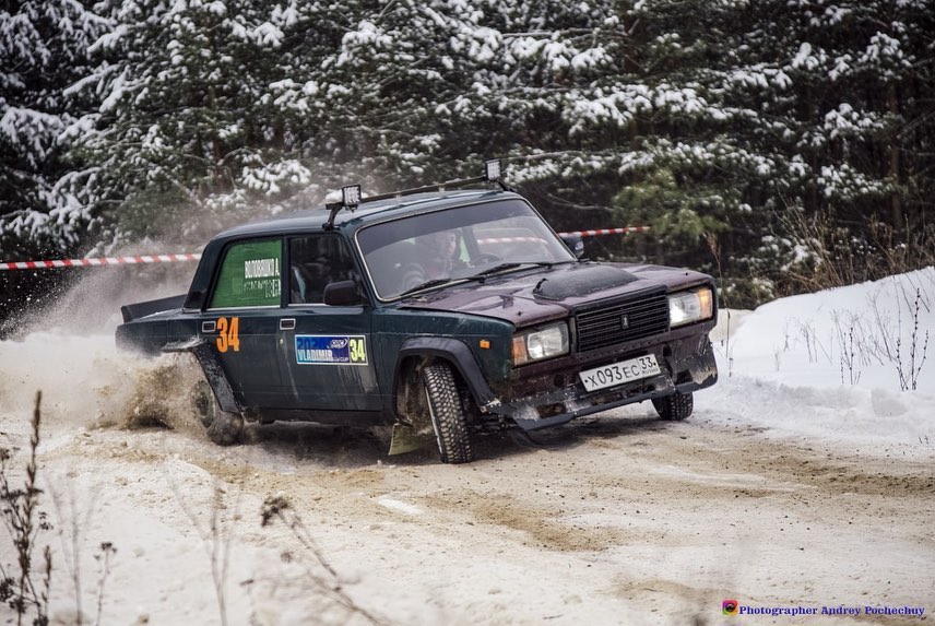 Под Владимиром спортсмены устраивают удивительно зрелищный ралли, для которого придумали специальное определение - дуэльная гонка.