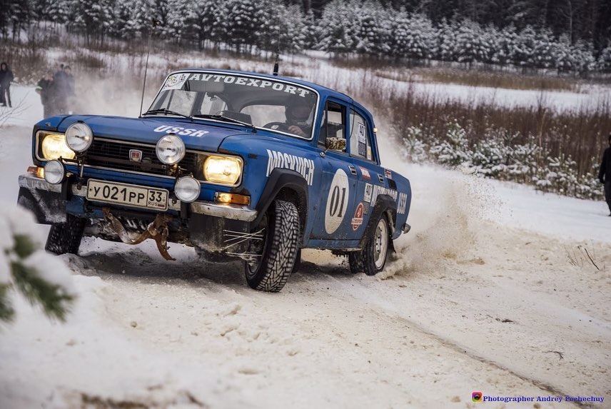 Под Владимиром спортсмены устраивают удивительно зрелищный ралли, для которого придумали специальное определение - дуэльная гонка.