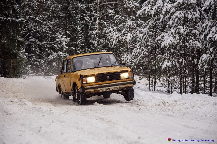 Под Владимиром спортсмены устраивают удивительно зрелищный ралли, для которого придумали специальное определение - дуэльная гонка.