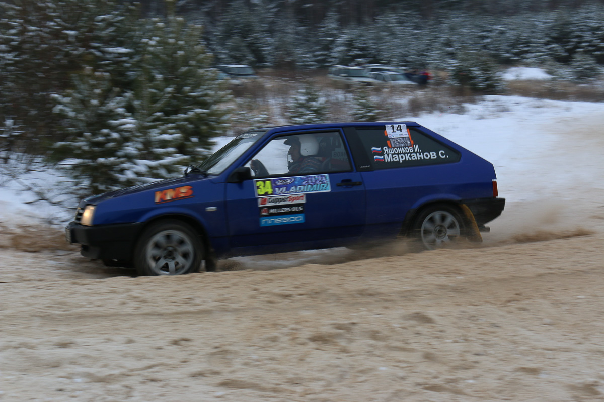 Под Владимиром спортсмены устраивают удивительно зрелищный ралли, для которого придумали специальное определение - дуэльная гонка.