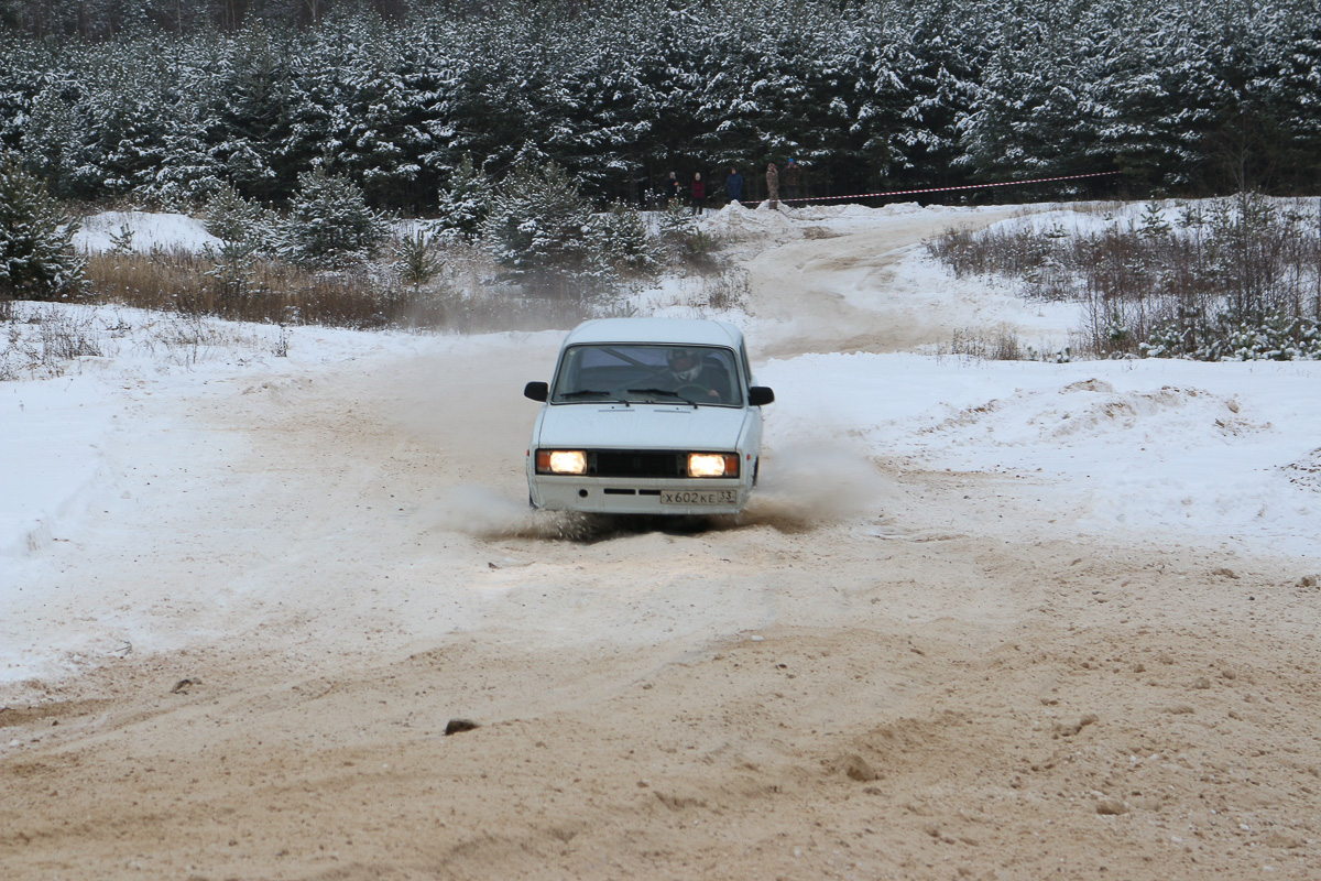 Под Владимиром спортсмены устраивают удивительно зрелищный ралли, для которого придумали специальное определение - дуэльная гонка.