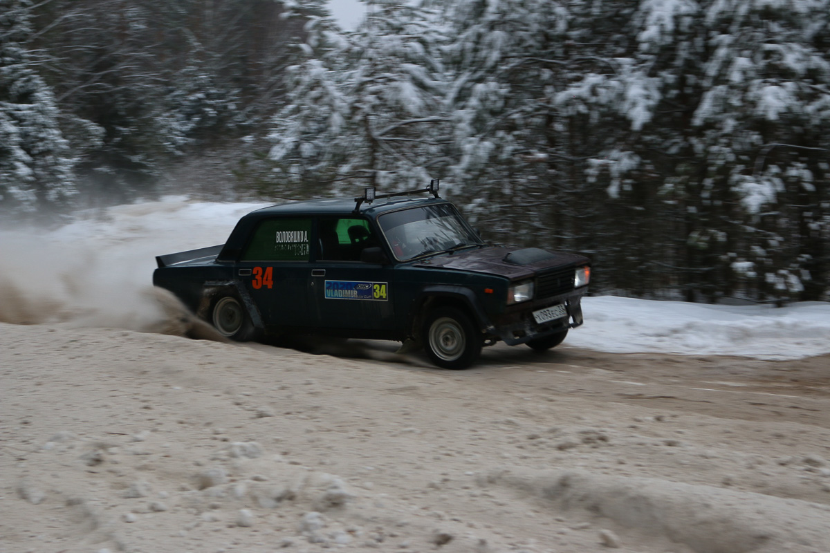 Под Владимиром спортсмены устраивают удивительно зрелищный ралли, для которого придумали специальное определение - дуэльная гонка.