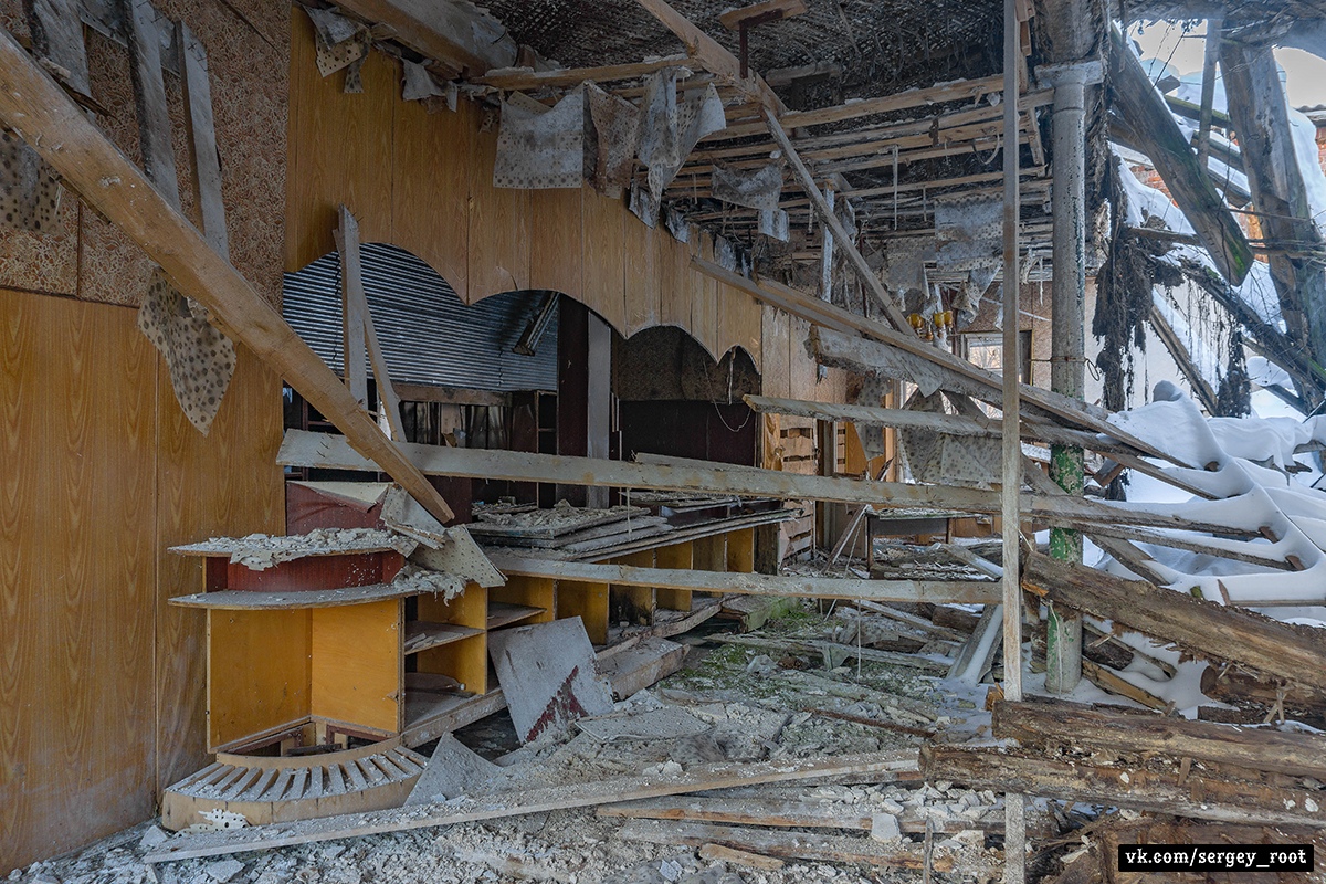 Фотограф Сергей Рут поделился снимками из заброшенной столовой. В этом заведении борщи не варят вот уже 17 лет.