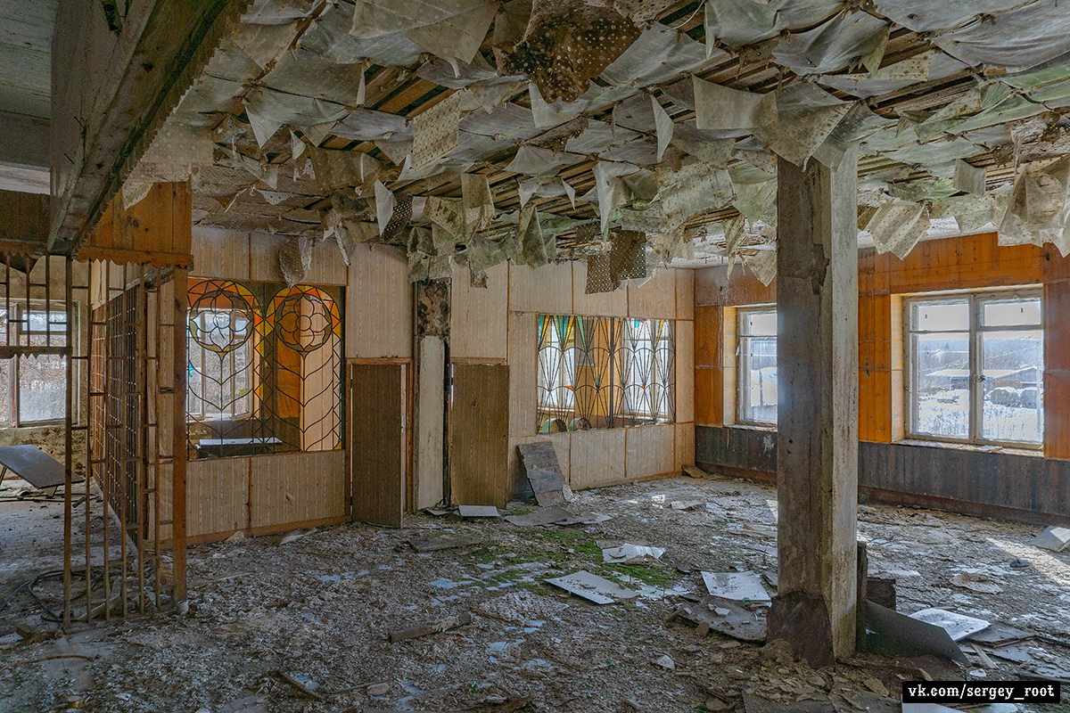 Фотограф Сергей Рут поделился снимками из заброшенной столовой. В этом заведении борщи не варят вот уже 17 лет.