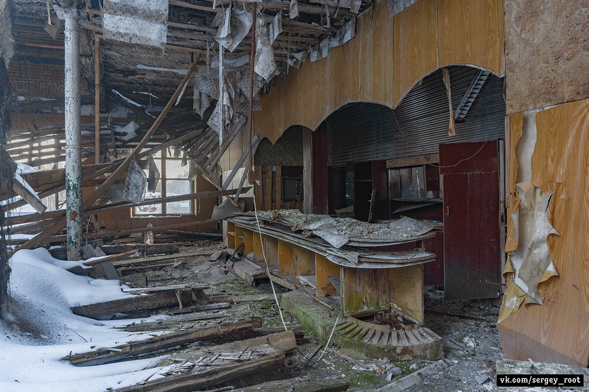 Фотограф Сергей Рут поделился снимками из заброшенной столовой. В этом заведении борщи не варят вот уже 17 лет.