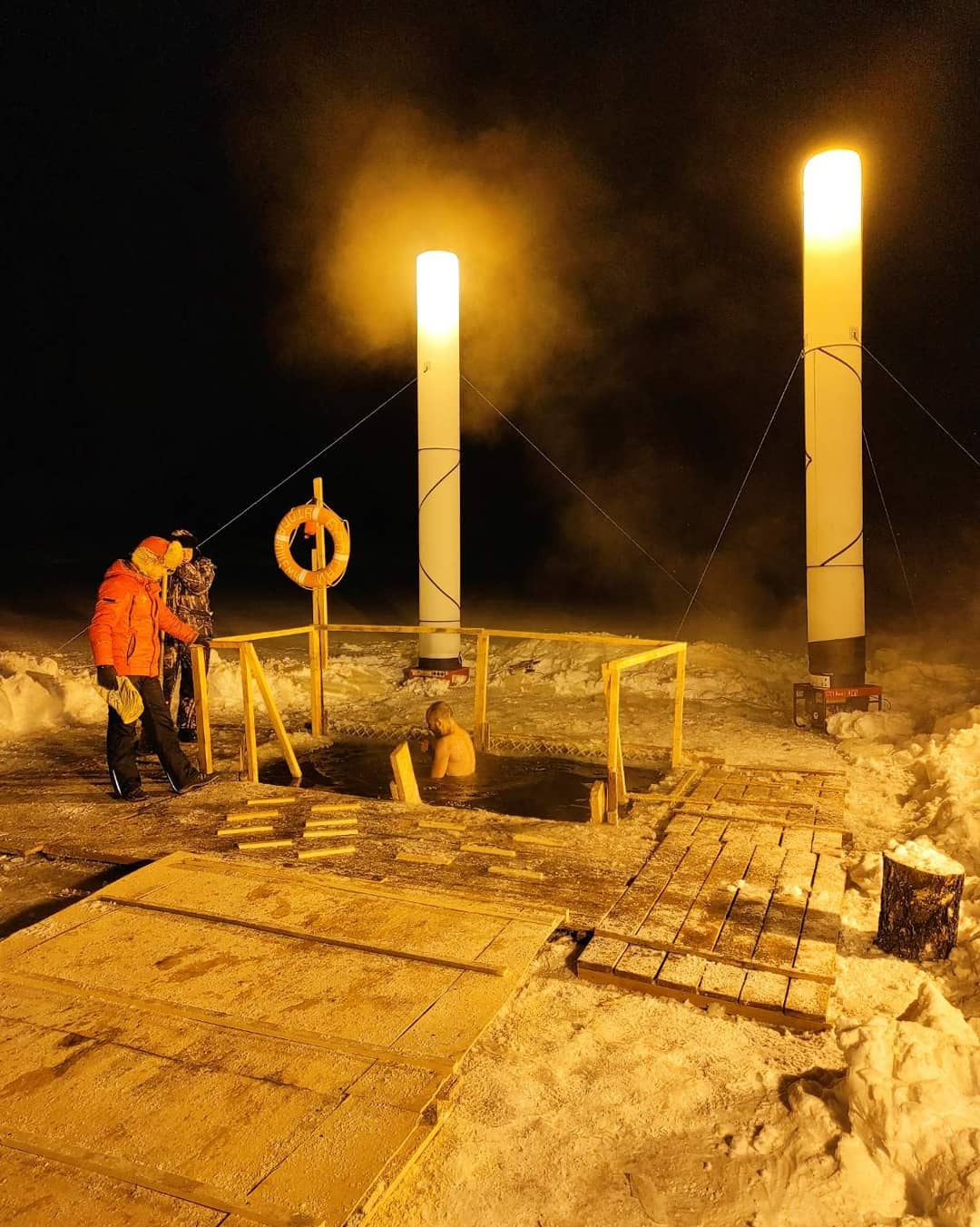 Вы любите морозы? А я в них купался. Владимирские спортсмены и любители экстремального плавания выходят на связь и рассказывают о своих крещенских развлечениях.