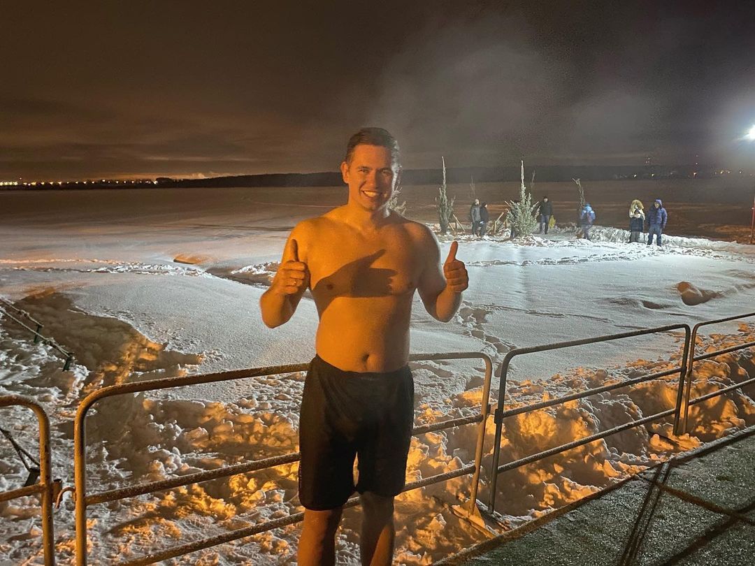 Вы любите морозы? А я в них купался. Владимирские спортсмены и любители экстремального плавания выходят на связь и рассказывают о своих крещенских развлечениях.