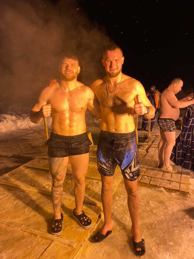 Вы любите морозы? А я в них купался. Владимирские спортсмены и любители экстремального плавания выходят на связь и рассказывают о своих крещенских развлечениях.