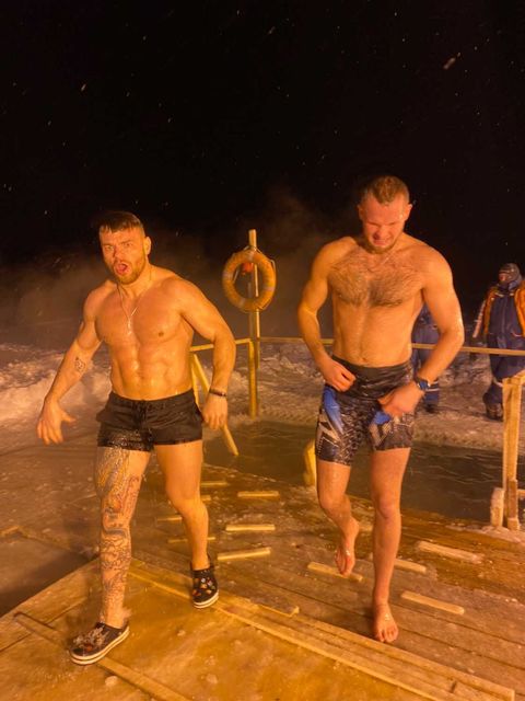 Вы любите морозы? А я в них купался. Владимирские спортсмены и любители экстремального плавания выходят на связь и рассказывают о своих крещенских развлечениях.