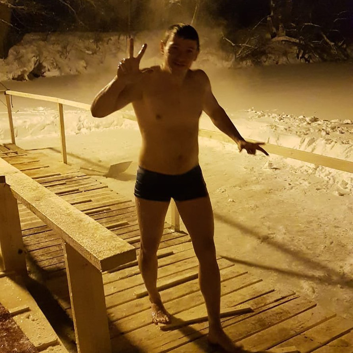 Вы любите морозы? А я в них купался. Владимирские спортсмены и любители экстремального плавания выходят на связь и рассказывают о своих крещенских развлечениях.