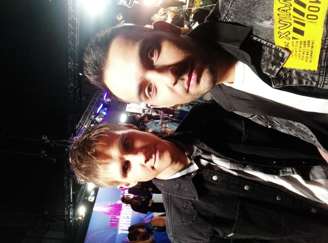 Сначала Рамиз Сеидов для “ТикТока” сыграл шуруповертом на гитаре саундтрек к фильму «Крестный отец», а потом внезапно оказался на шоу Первого канала и рассказал о подробностях съемок с Цискаридзе и Бадоевой нашему изданию.